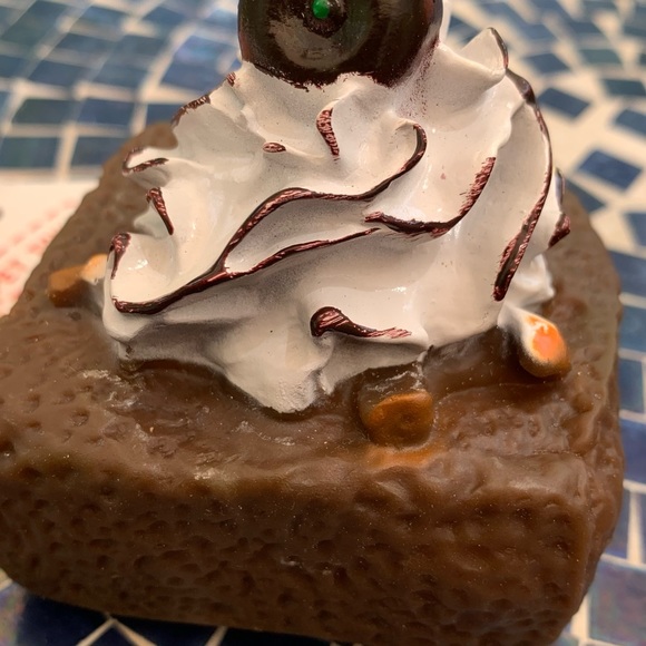 Banana split dog toy with brownie dog toy 2 in 1 lot squeak dog toys - Picture 5 of 9